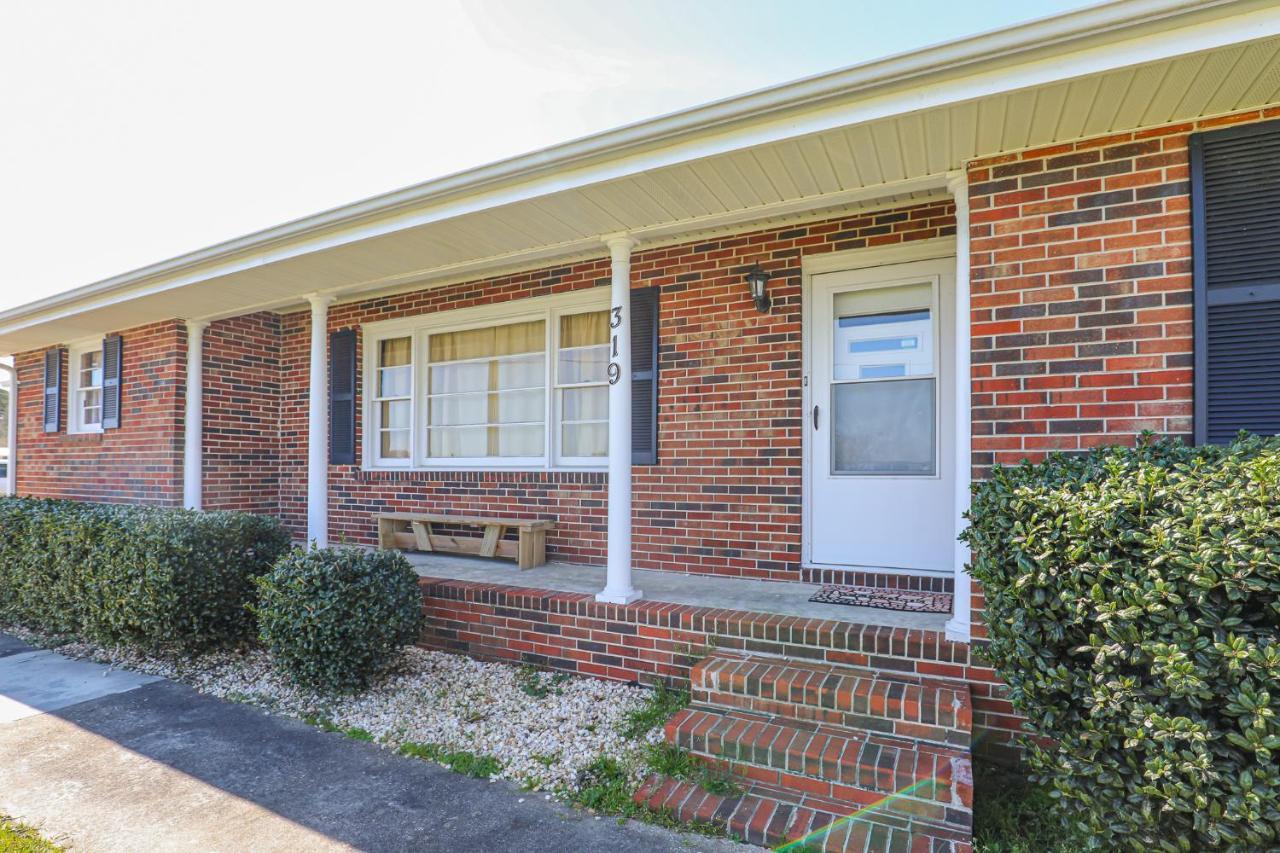Spacious Home With Waterfront View-Welcome Pets Sneads Ferry Exterior photo