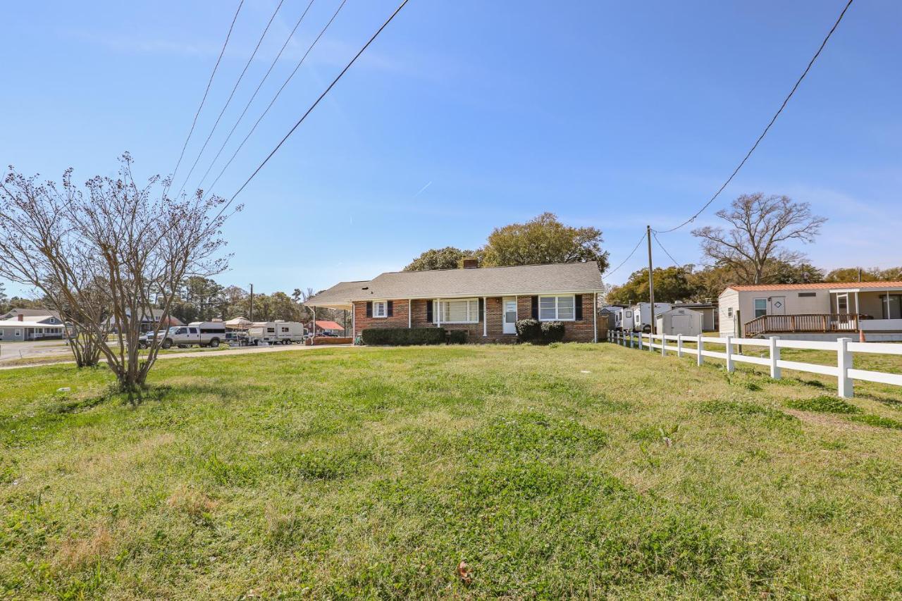 Spacious Home With Waterfront View-Welcome Pets Sneads Ferry Exterior photo