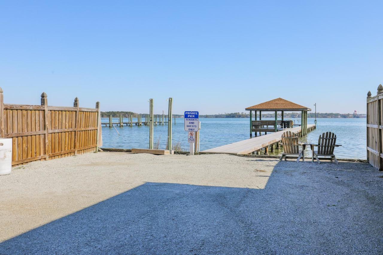 Spacious Home With Waterfront View-Welcome Pets Sneads Ferry Exterior photo