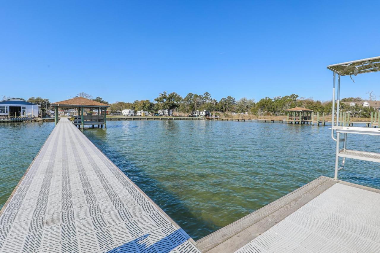 Spacious Home With Waterfront View-Welcome Pets Sneads Ferry Exterior photo