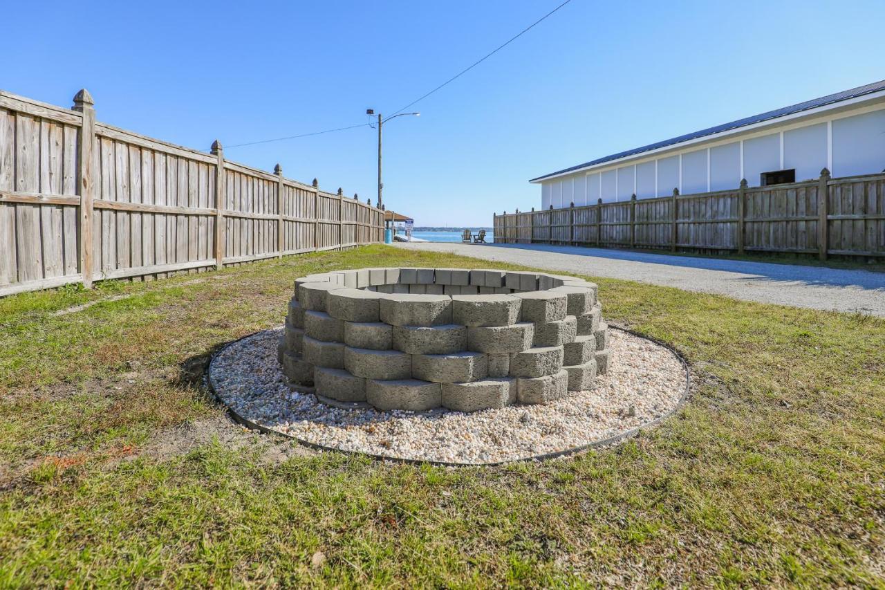 Spacious Home With Waterfront View-Welcome Pets Sneads Ferry Exterior photo