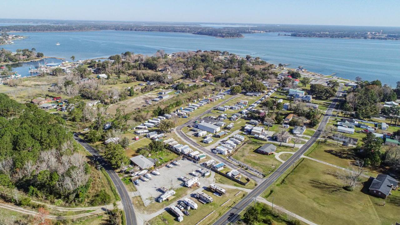 Spacious Home With Waterfront View-Welcome Pets Sneads Ferry Exterior photo